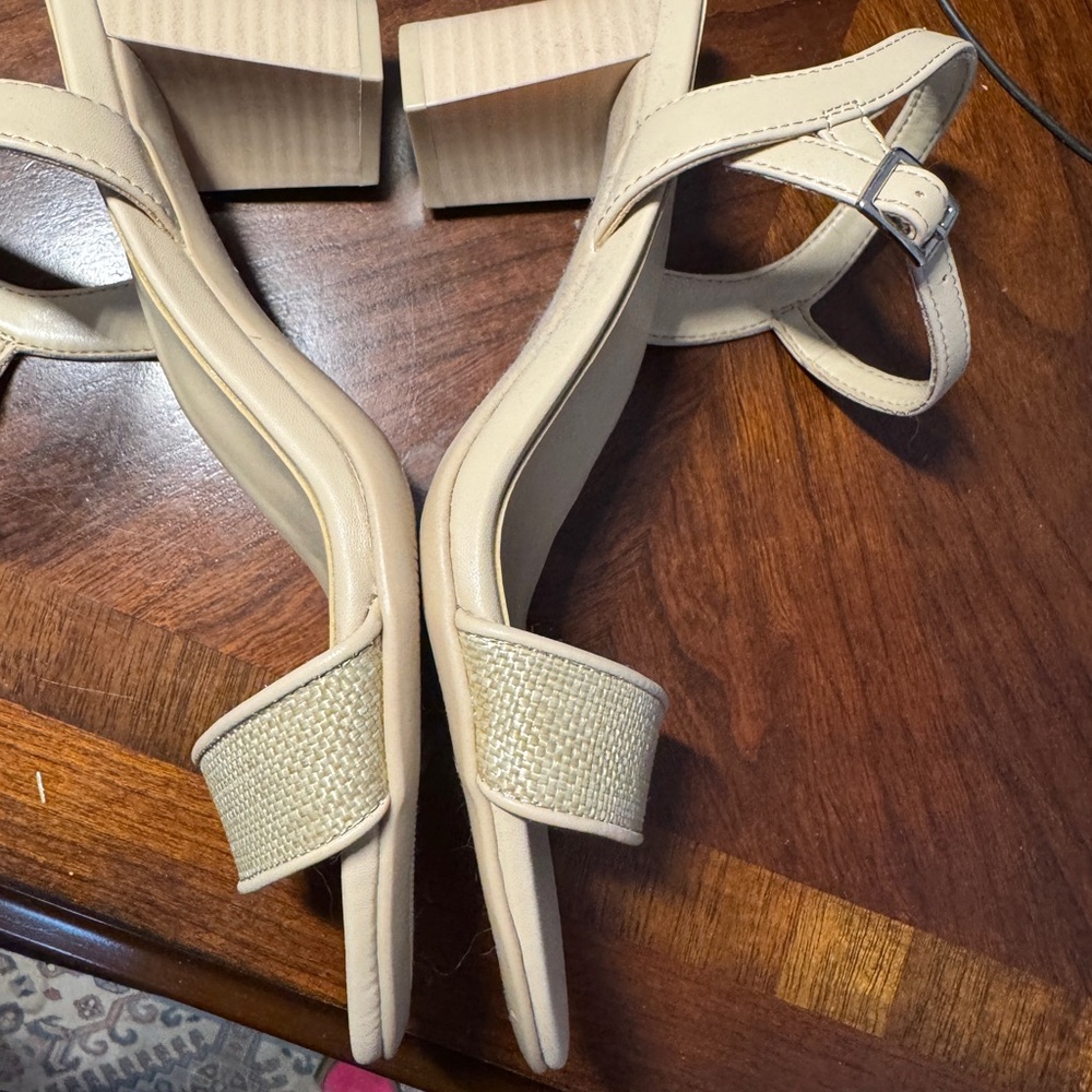 Elegant Naturalizer Tan Straw Raffia Sandal Heels with woven details - Picture 4 of 5
